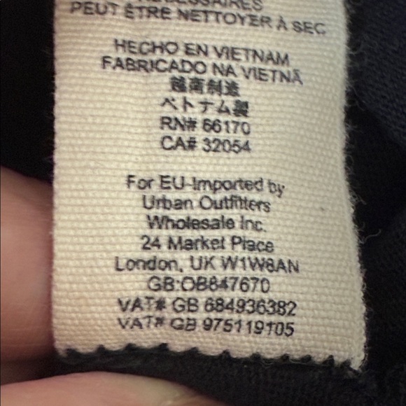 New FREE PEOPLE WE THE FREE Black Medium Long Bell Sleeve Lettuce Hem Crop Top‎ - Picture 11 of 11